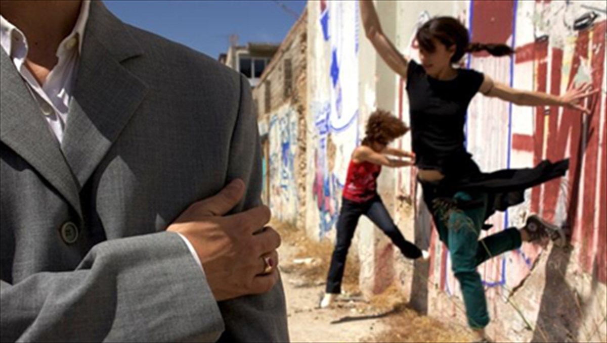 xoreuontas-stin-erimo-tou-astikou-topiou