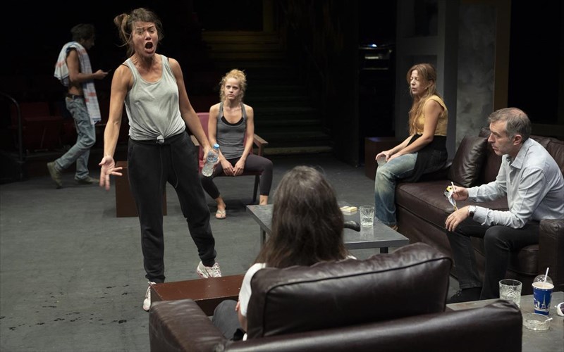 stella-koimisou-gia-akomi-mia-bradia