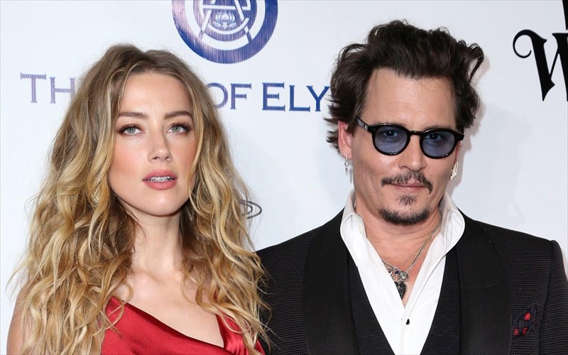 sokarei-o-Johnny-depp-gia-tin-amber-heard-ekeini-me-xtupouse-Johnny-depp-gia-tin-amber-heard-ekeini-me-xtupouse
