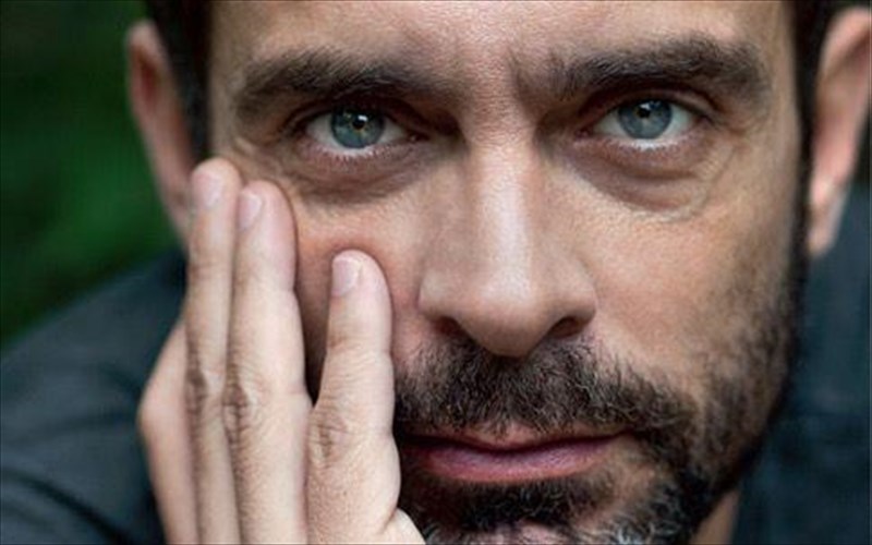 o-konstantinos-markoulakis-ekpaideuei-to-koino-sto-arxaio-drama