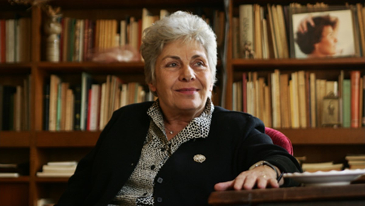 i-poiisi-tis-kikis-dimoula-sto-theatriko-sanidi