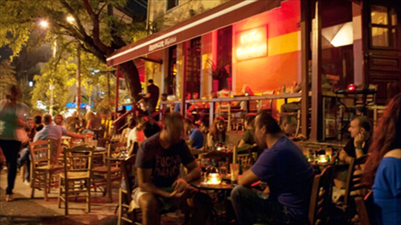 panormou-ena-nisi-mesa-stin-poli-gia-to-kalokairi