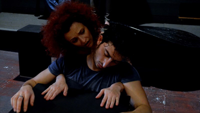 pigame-kai-eidametragelafos-to-xroniko-mias-krisis