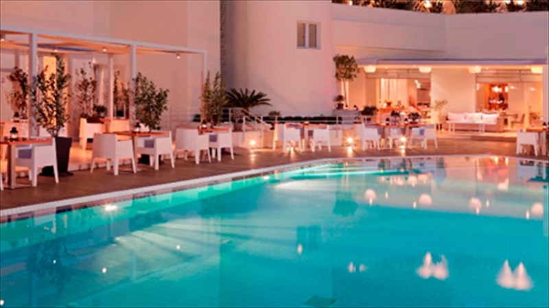 elefsoinia-spoudaioi-ellines-oinoparagogoi-mageuoun-tin-eleusina