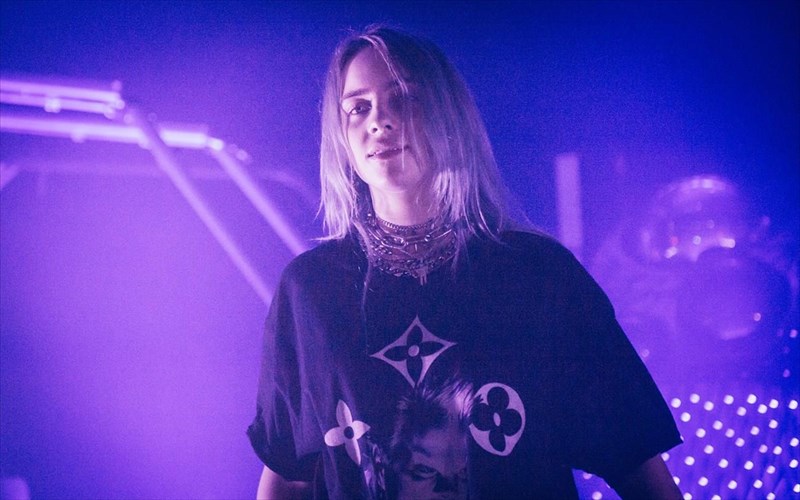 billie-eilish-den-einai-adunamia-na-zitas-boitheia