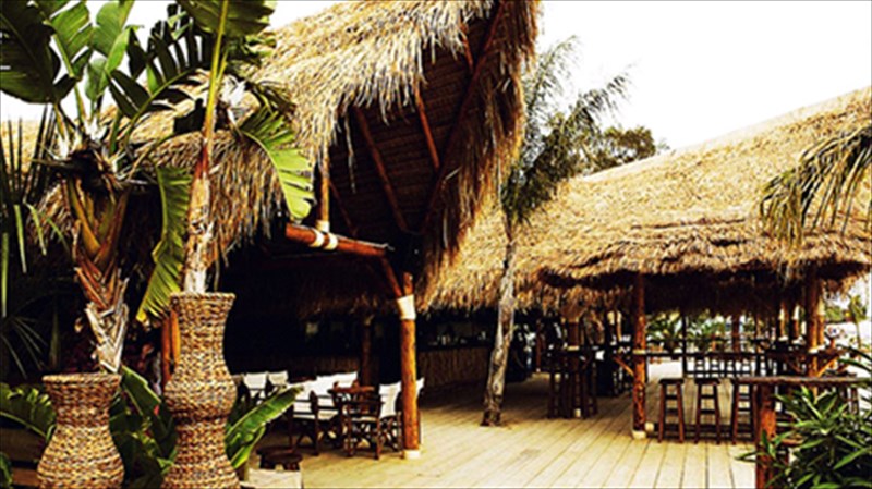 to-bolivar-beach-bar-epistrefei-me-ena-dunato-opening