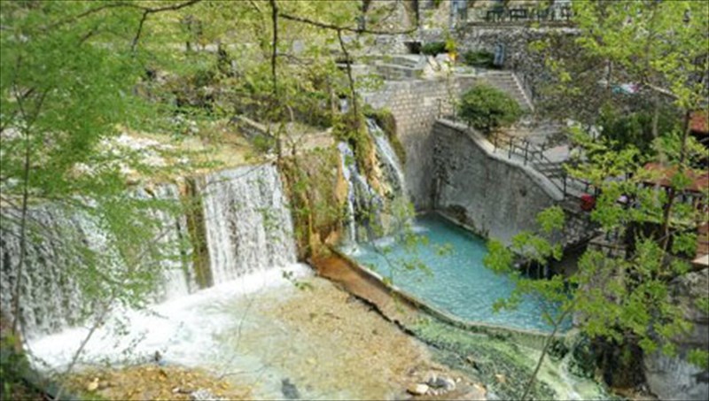 merikes-apo-tis-simantikoteres-ellinikes-loutropoleis