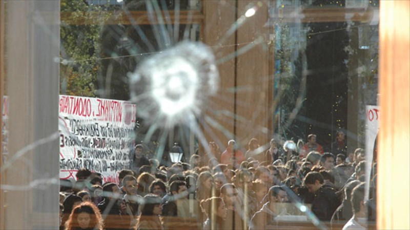 dekembrios-otan-oi-diadilotes-lene-ta-kalanta