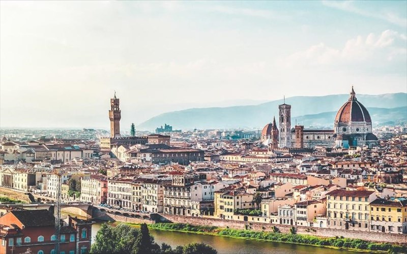 florentia-mia-poli-kollimeni-stin-anagennisi