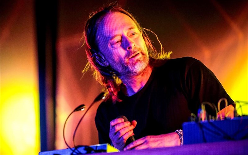 se-kathestos-omirias-briskontai-17-ores-anekdotis-mousikis-ton-radiohead