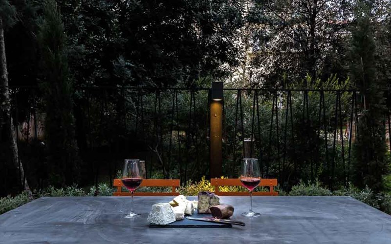 kleisate-ti-thesi-sas-gia-tis-cheesekaiwine-tetartes-sto-provence