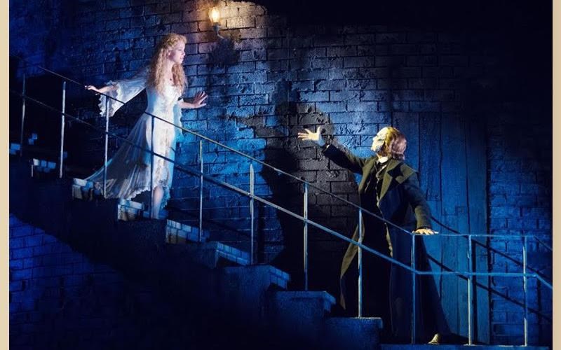 to-fantasma-tis-operas-gia-proti-fora-stin-ellada