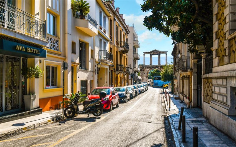 i-ksenodoxeiaki-plirotita-peftei-i-epibatiki-kinisi-anebainei-stin-athina-epibatiki-kinisi-anebainei-stin-athina