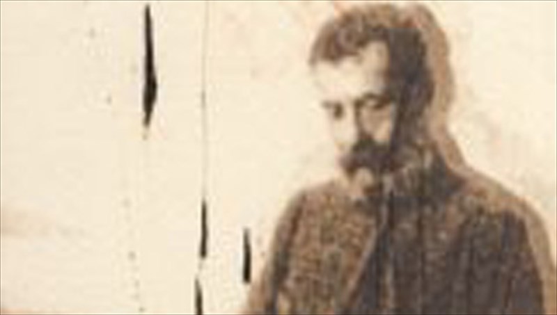 o-thomas-korobinis-anamesa-ston-kur-aleksandro-kai-tis-mnimes-tis-polis