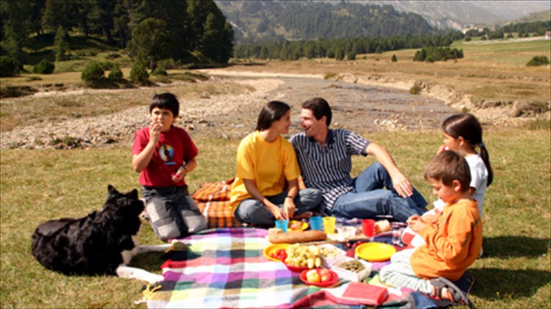 ta-10-kalutera-meri-gia-pik-nik-ston-kosmo