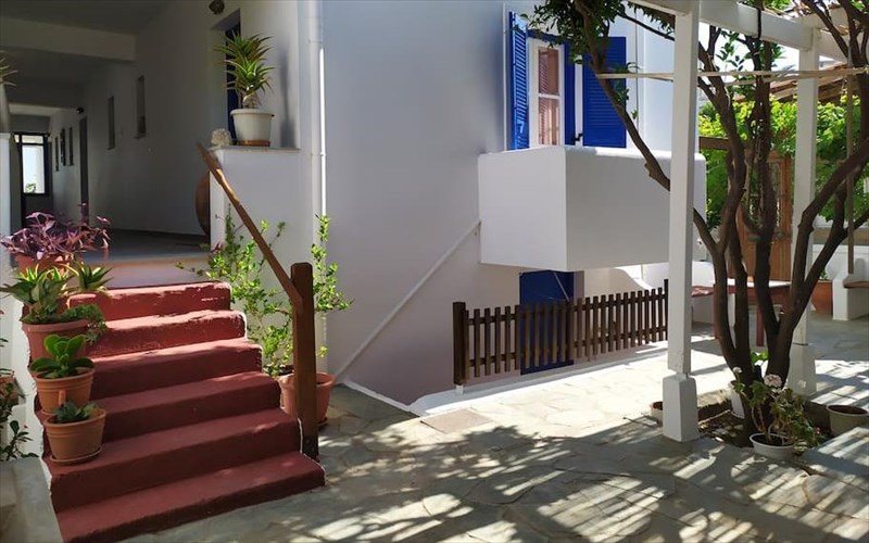 tesseris-oikonomikes-airbnb-epiloges-se-kontina-nisia-gia-xalari-apodrasi