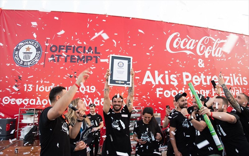 pos-espase-o-akis-petretzikis-to-rekor-guinness-akis-petretzikis-to-rekor-guinness