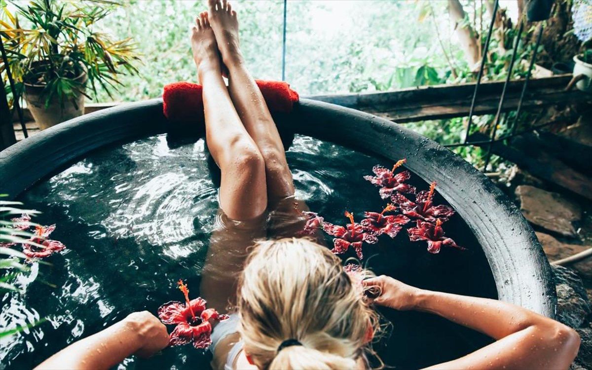 gunaika-mpanio-xalarosi-louloudia-elaia