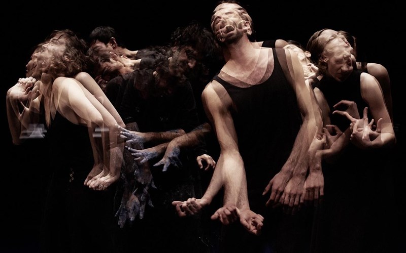 xoreuontas-gia-to-xalepi-tou-simera-kai-tou-xthes