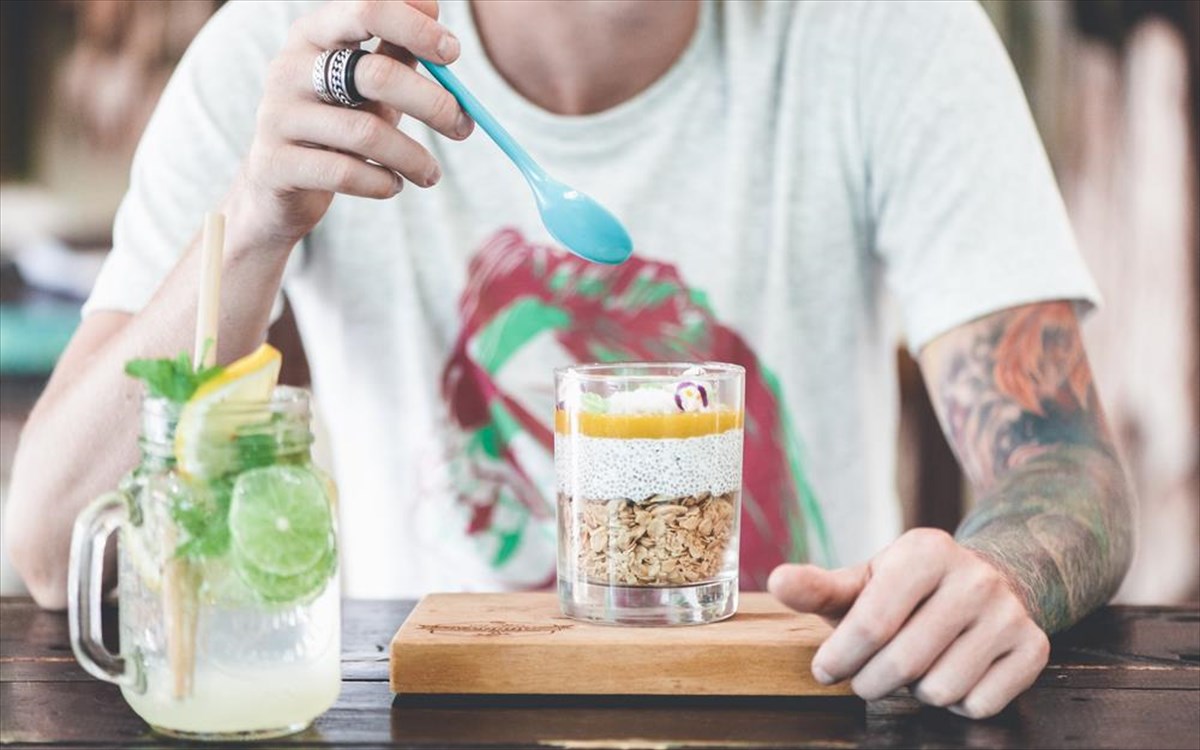 andras-diatrofi-proino-giaourti-xumos