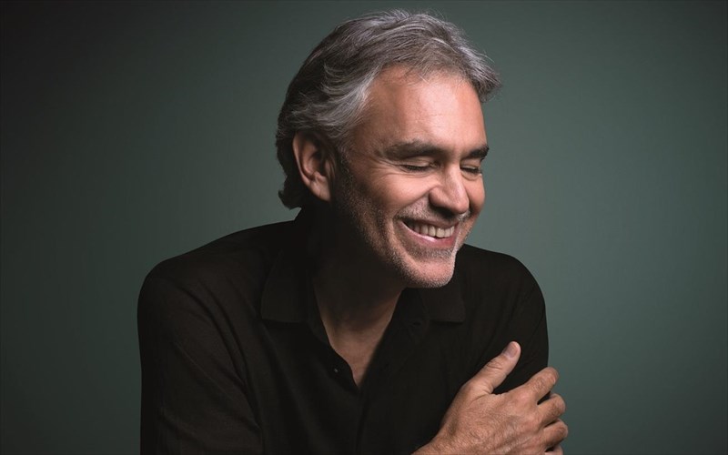 o-andrea-bocelli-sto-korufaio-gegonos-tis-xronias-anebainei-sto-irodeio