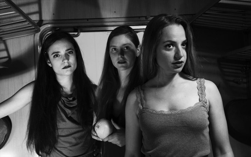 amica-mea-gia-ti-mnimi-kai-tin-apousia