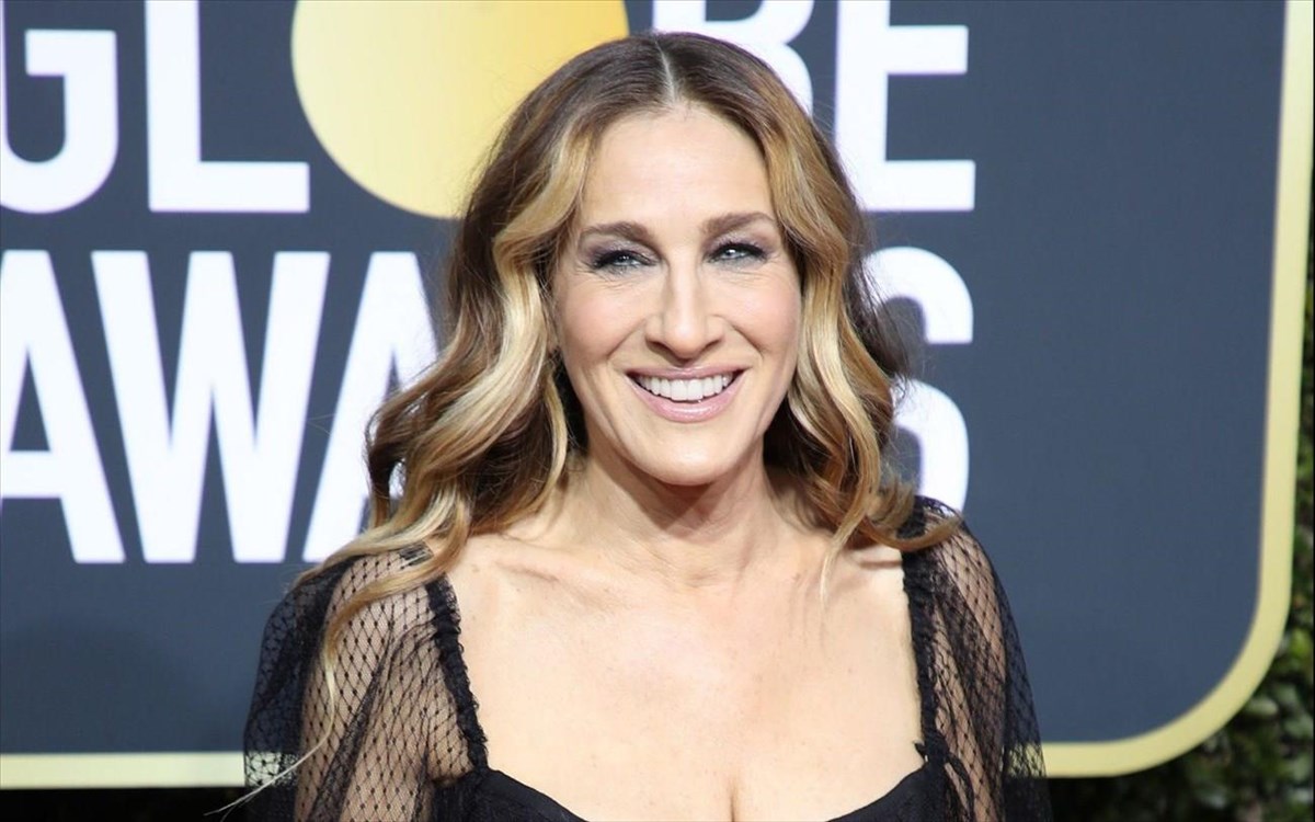 Η Sarah Jessica Parker λύνει ένα από τα ανεξήγητα μυστήρια του "Sex an...