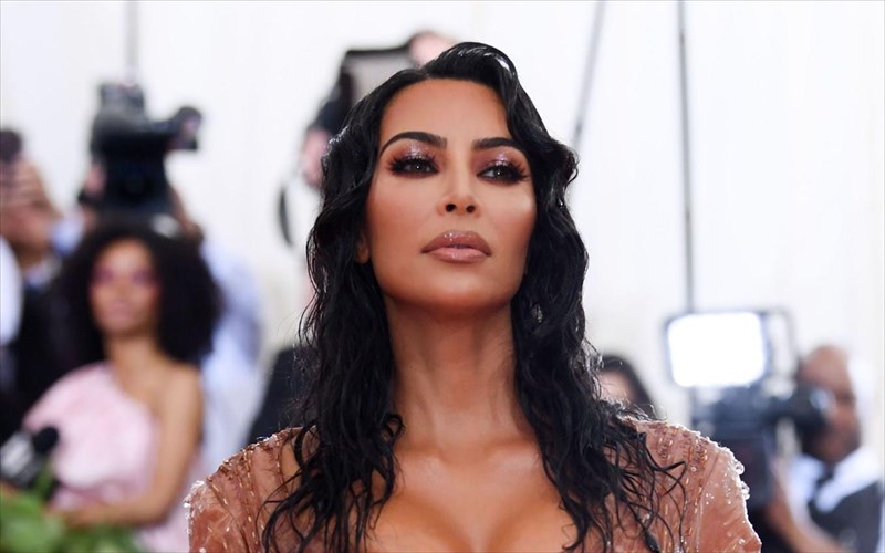 ypoxorei-i-kim-kardashian-kai-metonomazei-to-neo-shapewear-brand-tis-kim-kardashian-kai-metonomazei-to-neo-shapewear-brand-tis