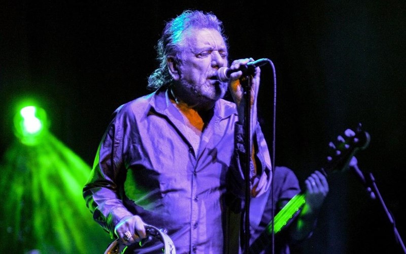 deite-ton-robert-plant-na-ermineuei-to-immigrant-song-gia-proti-fora-meta-apo-23-xronia