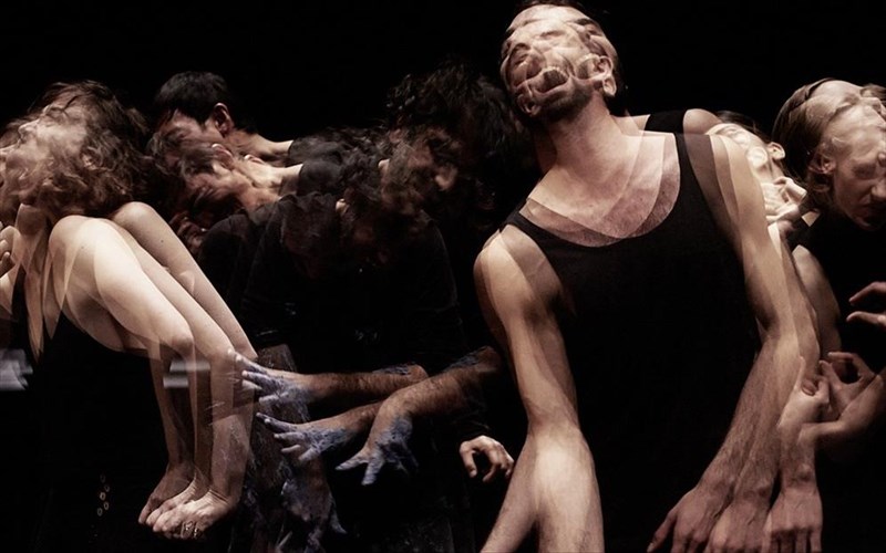 eidame-duo-politikes-parastaseis-minaret-tou-omar-ratzex-kai-oi-agnooumenoi-tou-mapa-teatro