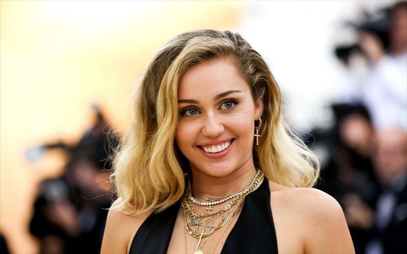 miley-cyrus-eixa-mia-pneumatiki-empeiria-sto-stoounxentz