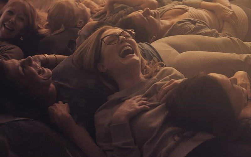 gkloria-ena-love-story-me-polli-monaksia-kai-xoro