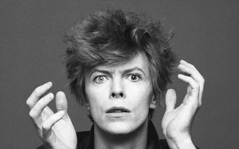 space-oddity-tin-paraskeui-erxetai-to-epeteiako-box-set-tou-david-bowie