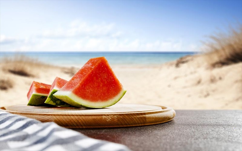 ta-frouta-tou-kalokairiou-kai-ta-ofeli-tous