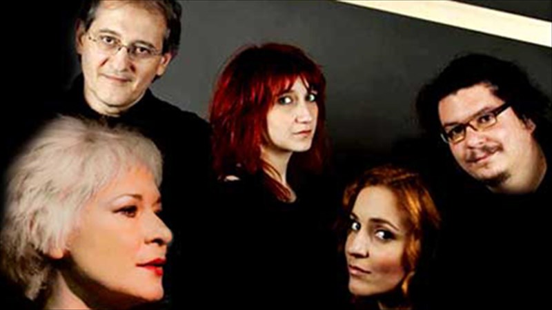 mousiki-skutalodromia-sto-proaulio-tou-badminton