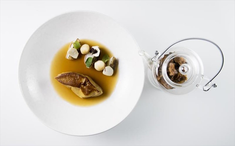 foros-timis-sta-tapas-apo-tin-spondi