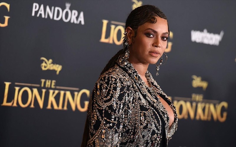 i-beyonce-mas-kalei-na-anakalupsoume-ti-mageia-tis-sabanas-kai-tis-zois