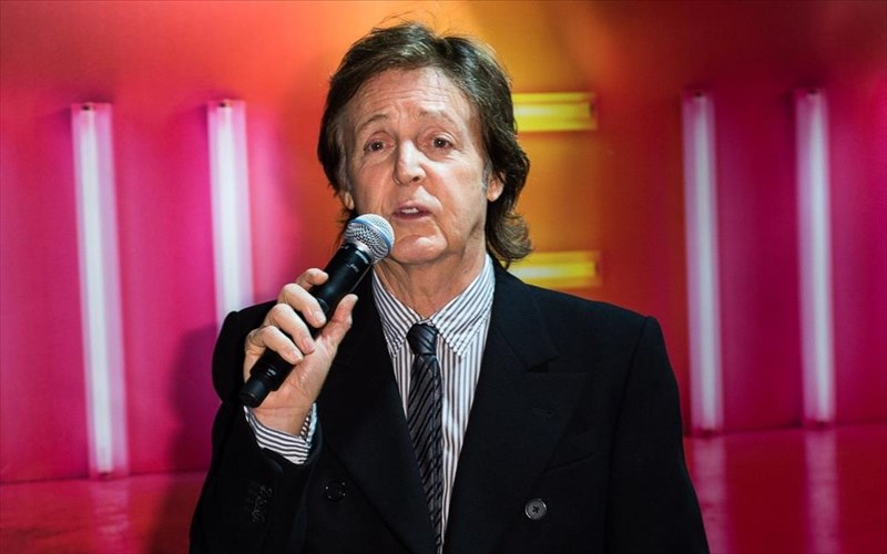 o-paul-mccartney-etoimazei-to-proto-tou-musical