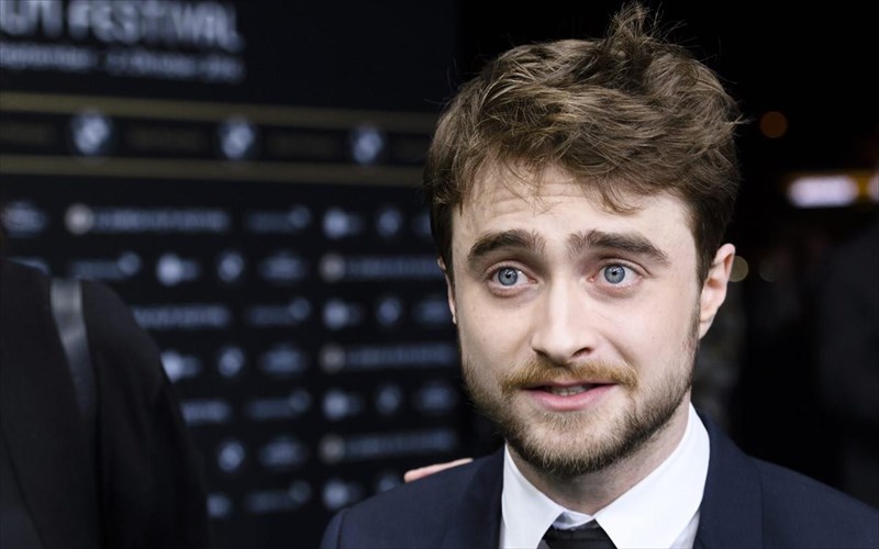 daniel-radcliffe-tha-imoun-geloios-tzeims-mpont
