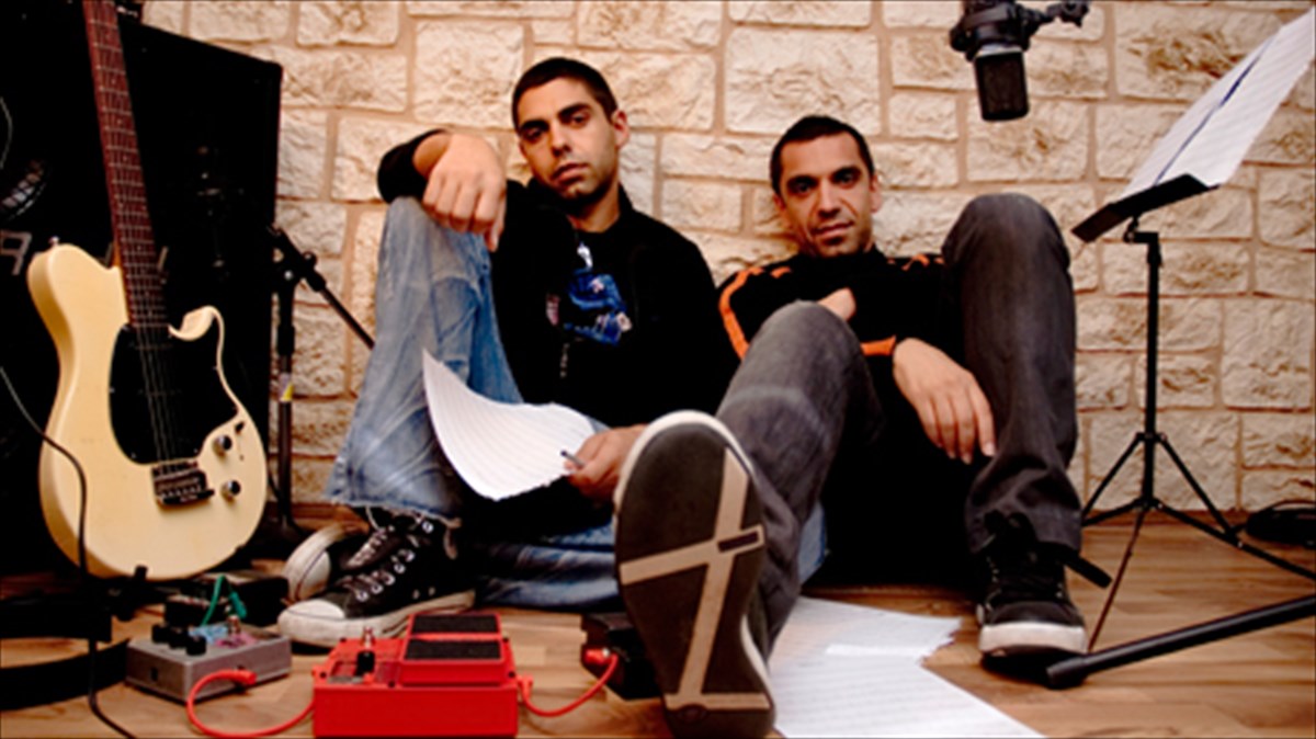 ta-kitrina-podilata-me-filous-stin-texnopoli