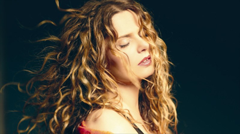 i-eleni-tsaligopoulou-tragouda-panagioti-tounta