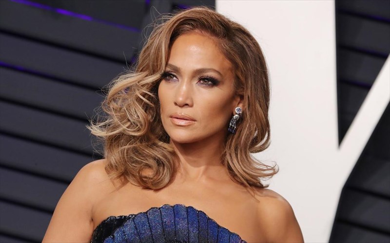 i-Jennifer-lopez-sxediazei-to-skinothetiko-ntempouto-tis