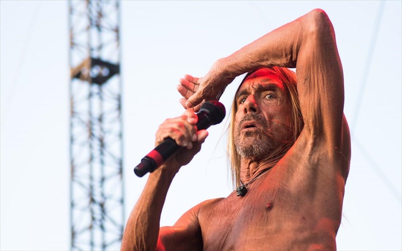 iggy-pop-etoimos-gia-erota-kai-peripeteia-sto-neo-tou-single