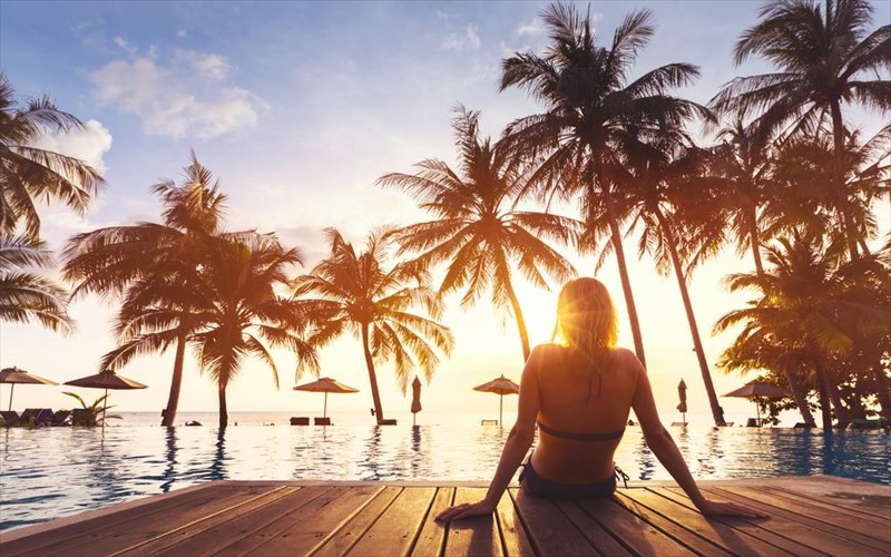 mia-mera-stin-paralia-opos-akribos-se-ena-poluteles-spa