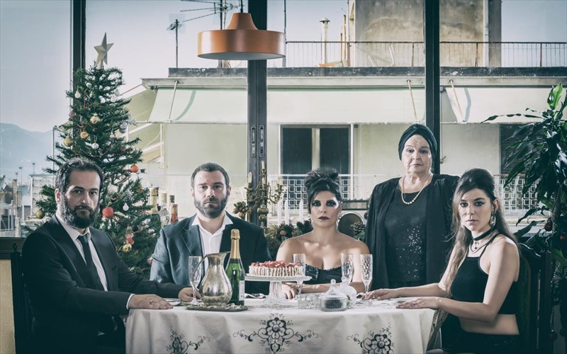 o-basilis-mpismpikis-anebazei-ton-patera-tou-strintmpergk