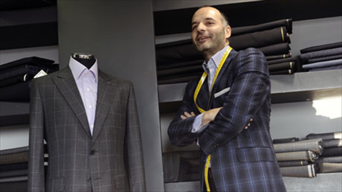 o-giorgos-papadogambros-fernei-ti-savile-row-stin-kifisia