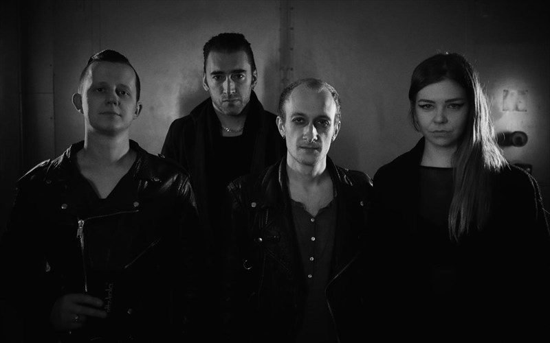 oi-underground-youth-epistrefoun-stin-ellada-me-duo-sunaulies