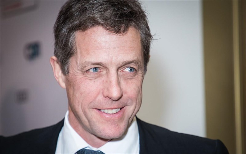 hugh-grant-klaio-me-kathe-tainia-pou-blepo-autes-tis-meres