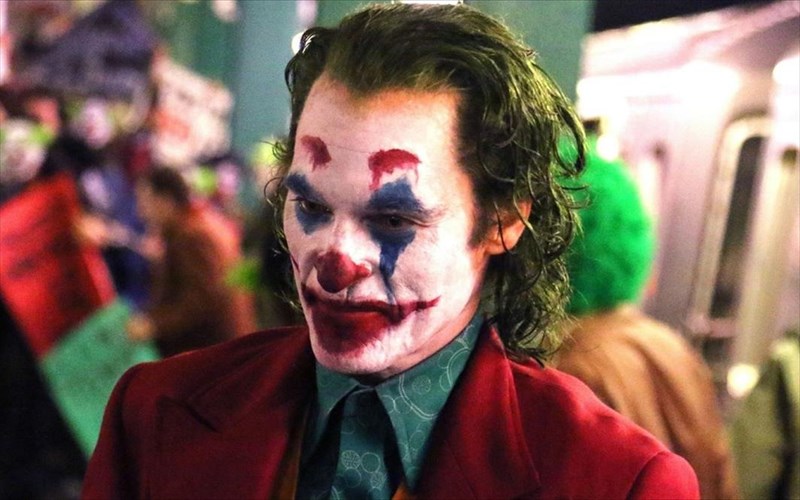 Joker-kukloforise-to-olokliromeno-trailer-me-ton-Joaquin-phoenix