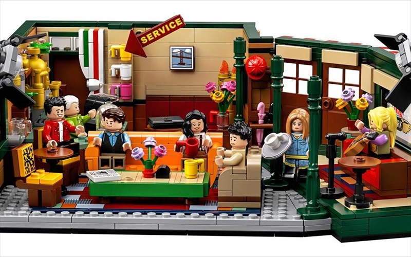 ta-25-xronia-filarakia-giortazontai-me-lego-kai-anekdoto-uliko